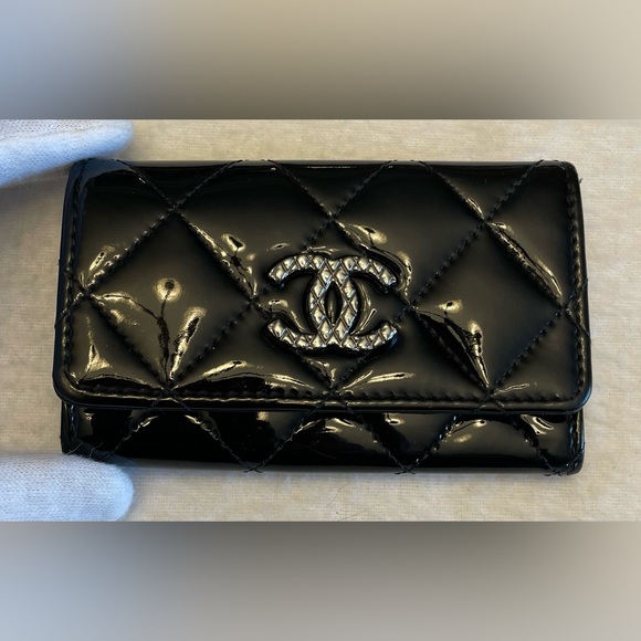 CHANEL Accessories - CHANEL Authentic Vintage Black Patent Leather Key Holder w/ Silver Logo